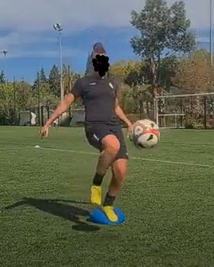 la stabilité est une nécessité chez la joueuse de football